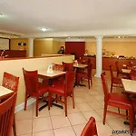 Quality Inn & Suites Airport 